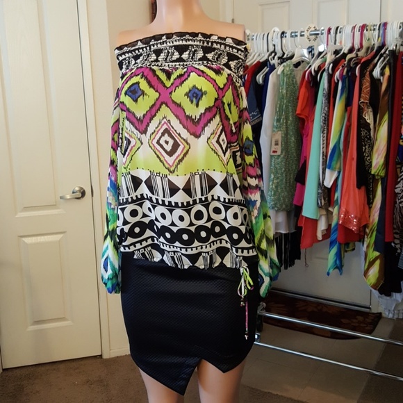 G L A M Off Shoulder Top - Picture 2 of 5